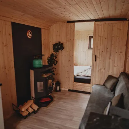 Luxusní stan Kouzelná Maringotka Nad Rybníkem Svojanov (Pardubice)