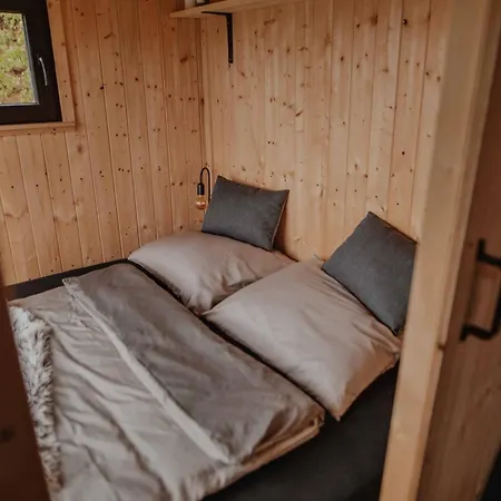 Luxusní stan Kouzelná Maringotka Nad Rybníkem