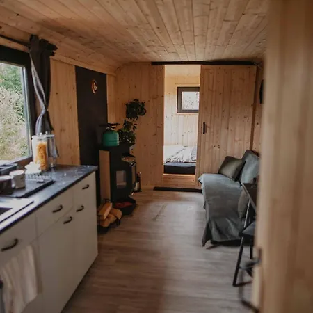 Kouzelná Maringotka Nad Rybníkem
